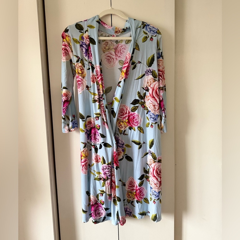 Posh Peanut Maternity Robe in Country Rose Light Blue Florals Size Small - Picture 3 of 5